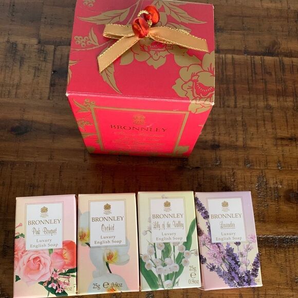 Bronnley Merry Christmas Bath Soaps Made England - Picture 2 of 4